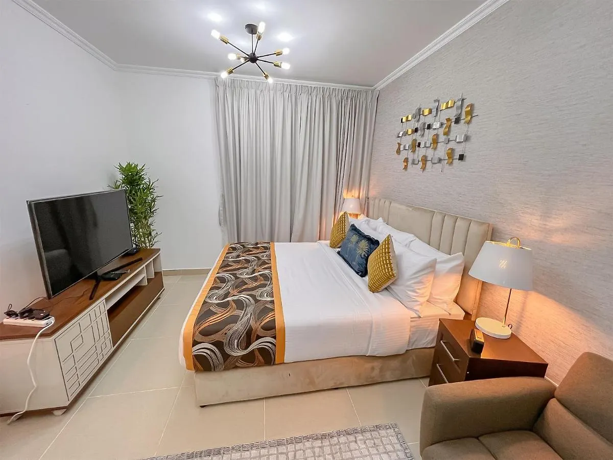 Cosmos Living Luxurious Studio Near Metro ドバイ