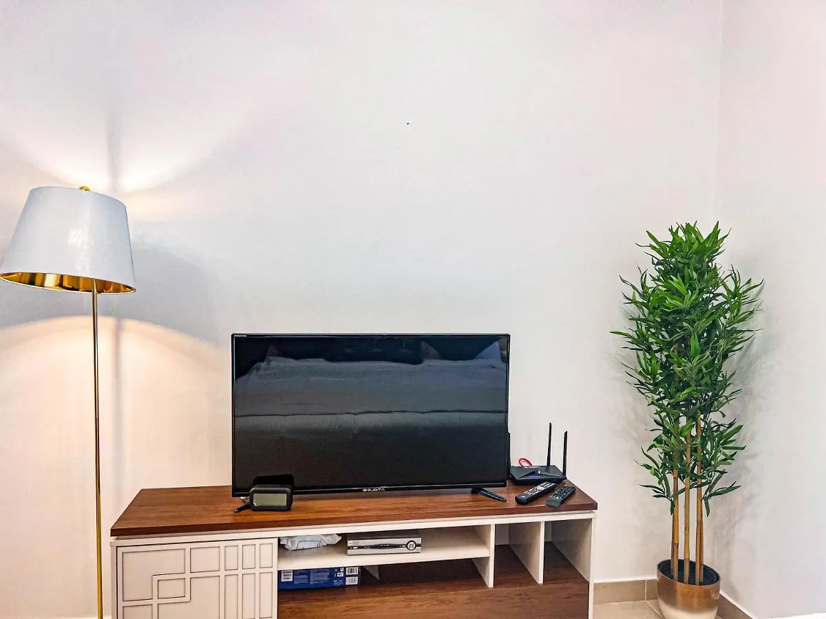 Cosmos Living Luxurious Studio Near Metro ドバイ アパート