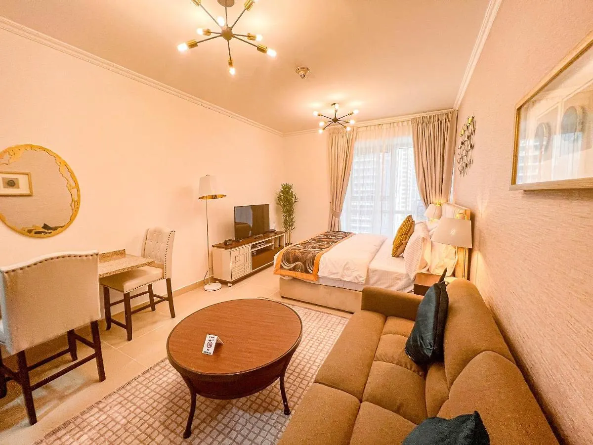 アパート Cosmos Living Luxurious Studio Near Metro ドバイ