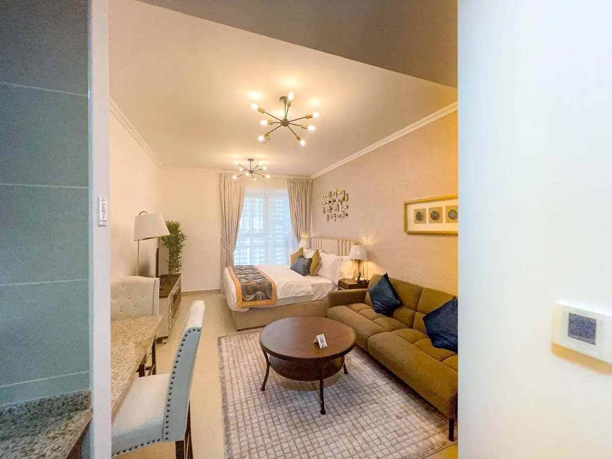 Cosmos Living Luxurious Studio Near Metro ドバイ
